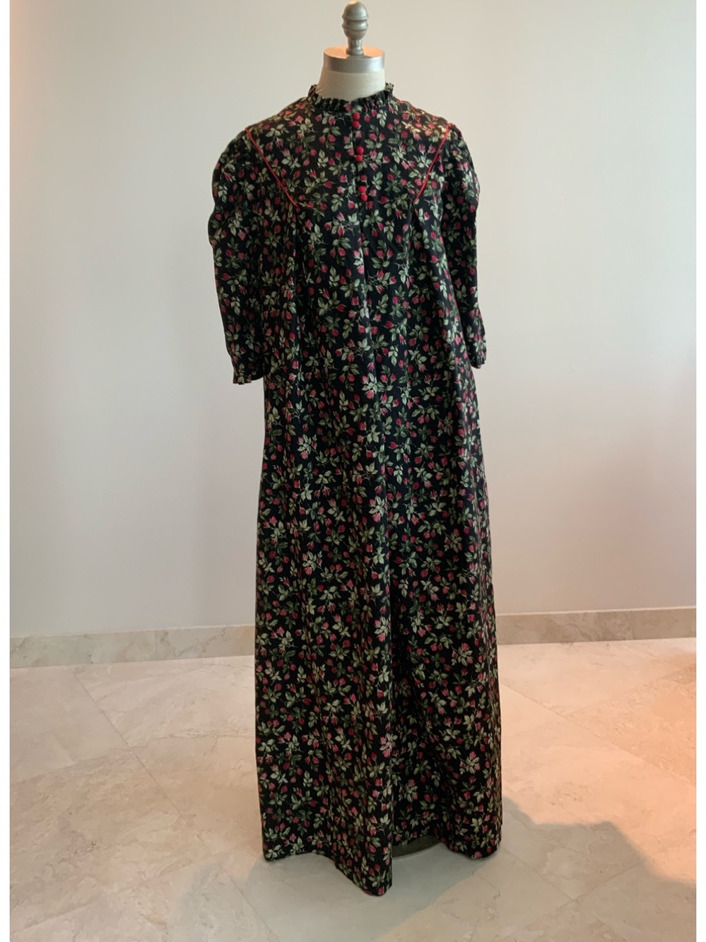 Rare Vtg Princess Kaiulani Black /Red Floral Muumuu sz 12